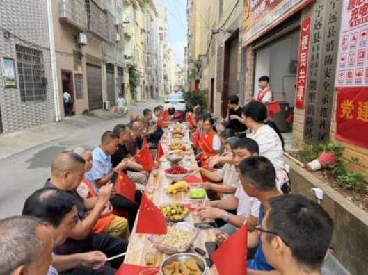 宁远县东溪街道：“双节” 同乐话邻里