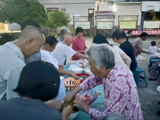 宁远县清水桥镇：开展中秋节走访慰问暨“舜（顺）心谈”板凳会活动