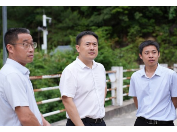林亮亮调研住龙门大坝安全隐患及九嶷山民宿产业发展工作