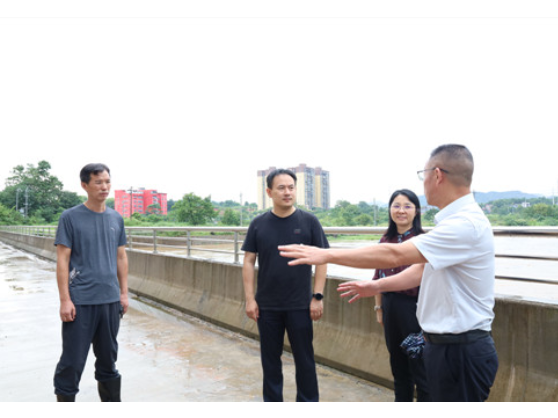 林亮亮调研防台风防汛工作 强调落实应转尽转 全力守护群众安全