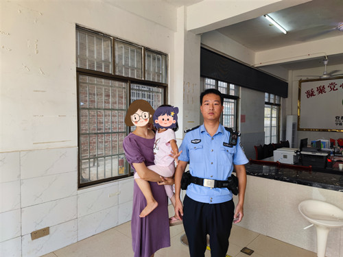 女孩外出迷路  寧遠(yuǎn)公安暖心幫其找到家人_副本500.jpg