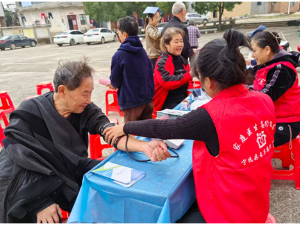 宁远禾亭镇卫生院开展“冬季暖心”活动