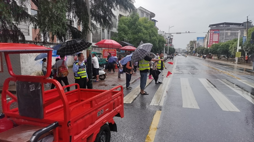 宁远柏家坪镇：暖心“护学岗” 守护平安路_副本500.png