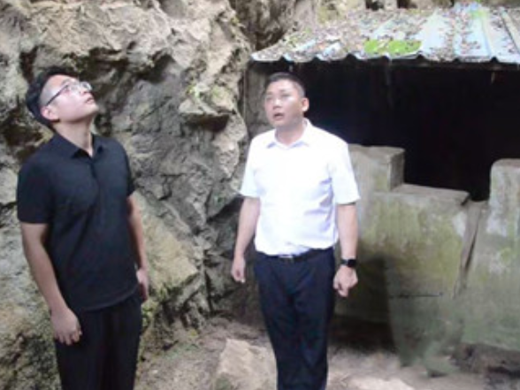 何开银深入禾亭镇调研溶洞污染排查整治工作