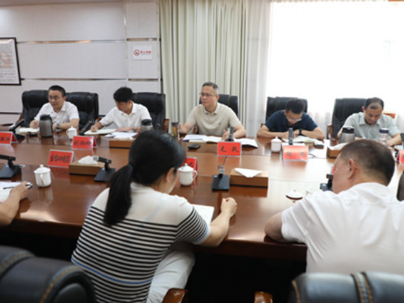 毛政专题调度溶洞天坑山谷污染排查整改工作