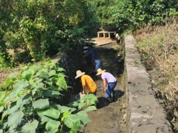 宁远县文庙街道：扮靓村庄欢度佳节