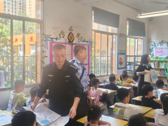 宁远县莲花小学开展法治教育专题讲座