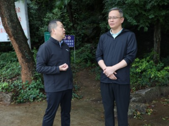 毛政深入乡镇调研督导溶洞污染排查整治工作