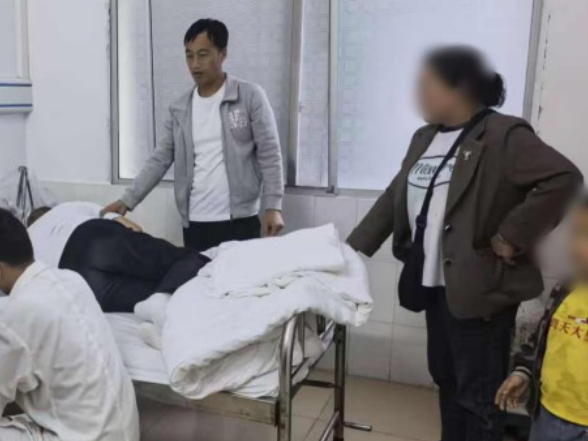 宁远县九疑瑶族乡：游客突发身体不适 巡查人员暖心救治