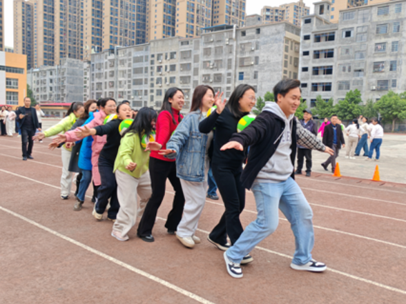 宁远县莲花小学：趣味运动庆“三八” 巾帼同心绽芳华