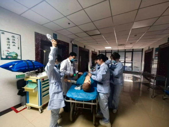 宁远县医共体总医院人民医院院区开展应急演练