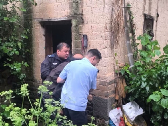 宁远县鲤溪镇：暴雨导致险情 紧急转移独居老人