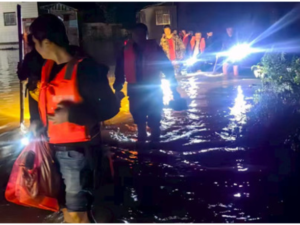 宁远县柏家坪镇：连夜转移群众 全力守护生命安全