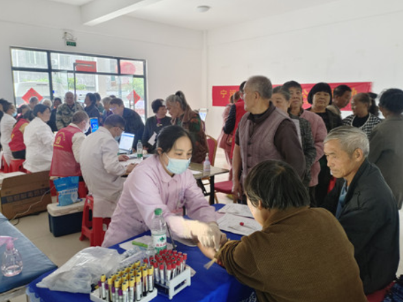 宁远县东溪街道：开展“医路同行，爱满村街”义诊活动