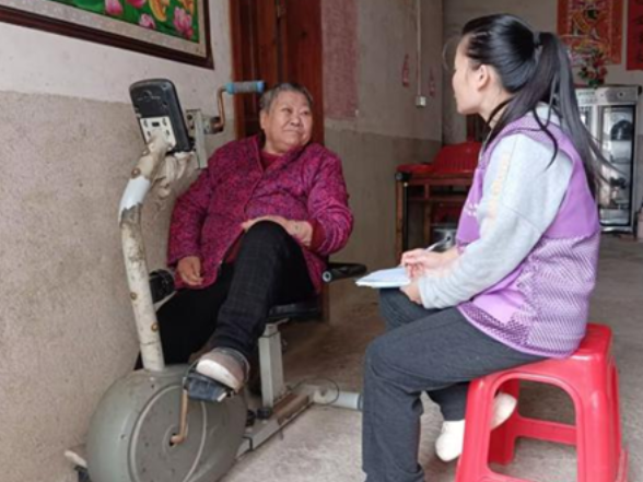 宁远：关爱暖人心 社工入户送温情