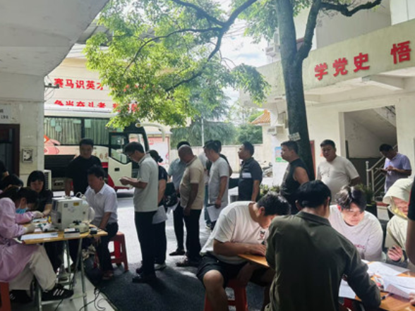宁远县鲤溪镇：热血传温情 奉献显担当