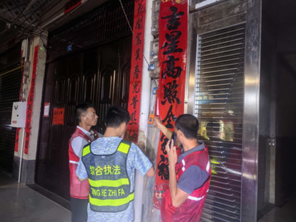 宁远县东溪街道：夜查“飞线” 筑牢安全“防火墙”