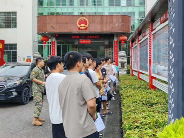 宁远县仁和镇：开展征兵初检工作