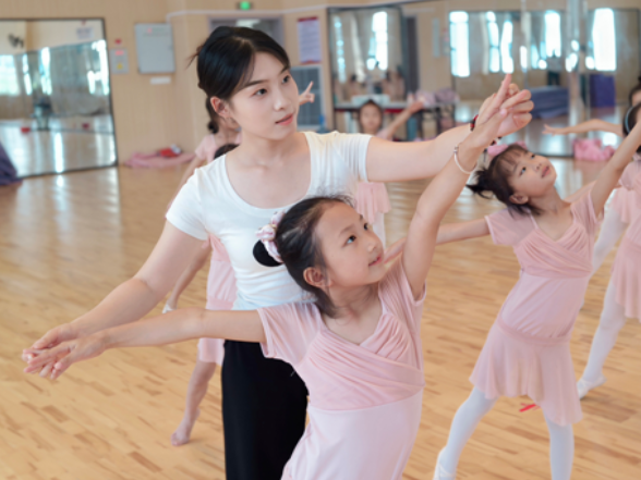 宁远：免费培训点亮孩子们多彩暑期