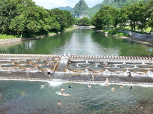 宁远县东江村：亲水纳凉好去处 安全护航夏日游
