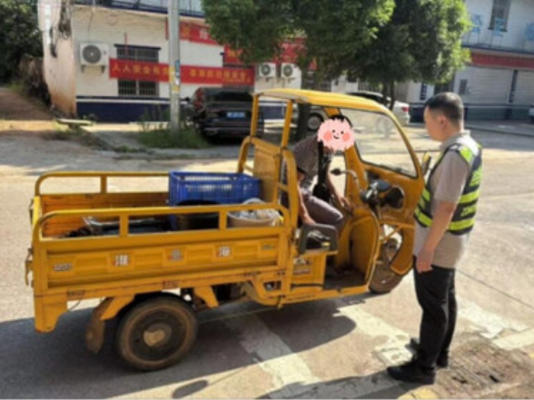 宁远县鲤溪镇：开展摩电交通专项劝导行动