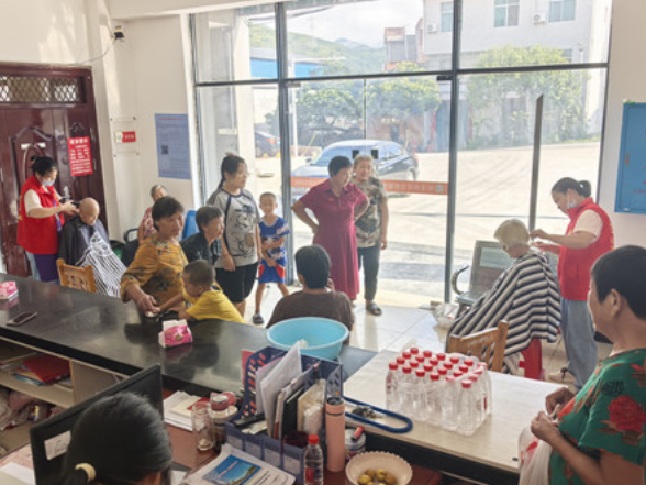 宁远县文庙街道：温情守护暮年 义剪暖润民心