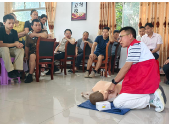 宁远县九疑瑶族乡：为健康“守门人”充电赋能