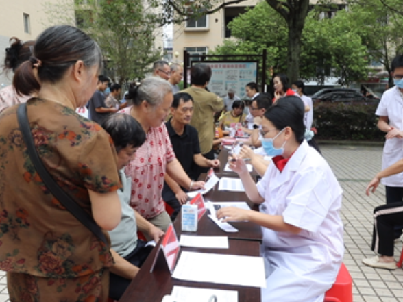 宁远：健康教育进小区 义诊服务暖民心