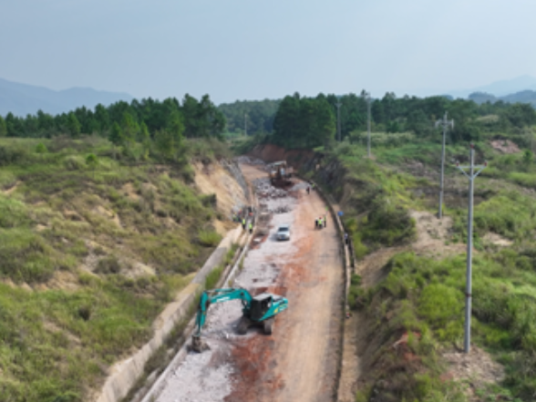 宁远：柏柑公路加速建设 畅通路网赋能民生发展