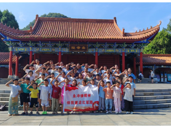 宁远学子徒步128公里重走长征路