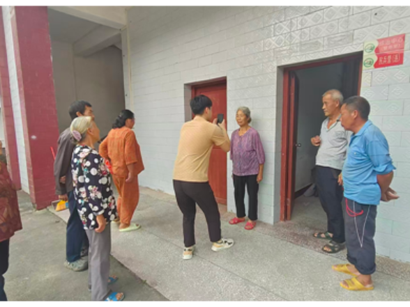宁远县九疑瑶族乡：公益摄影进村寨 定格微笑暖民心