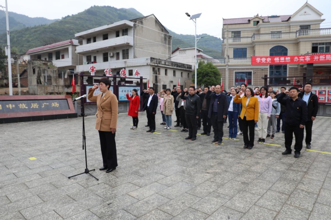 区委办开展党史学习教育第一次专题学习