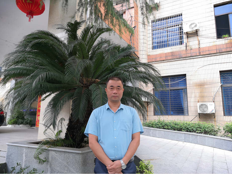 成剑琴.jpg