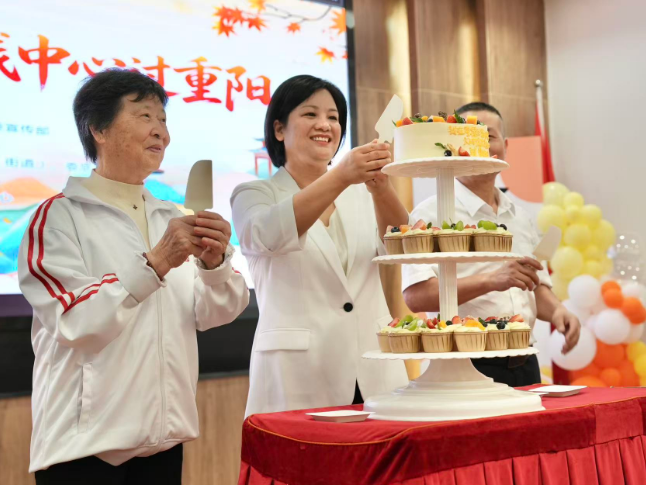 娄星区举办“我在新时代文明实践中心过重阳”文明实践活动