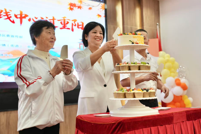 娄星区举办“我在新时代文明实践中心过重阳”文明实践活动