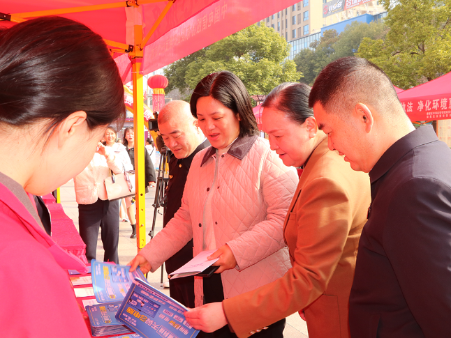 娄星区集中销毁6.56吨伪劣商品