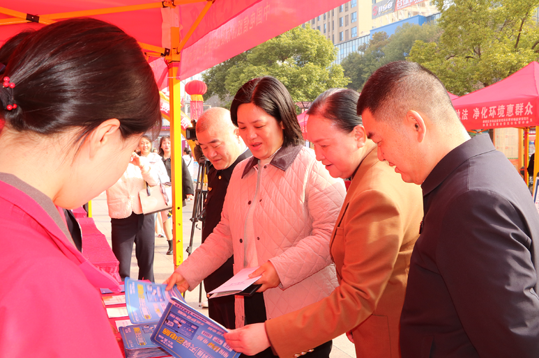 娄星区集中销毁6.56吨伪劣商品