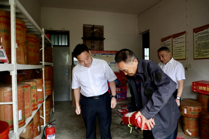 刘迟辉到杉山镇调研督导重点工作  