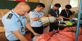 娄星区开展开学季校服抽检让学生穿得放心