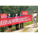 娄星区开展无人机飞防喷药 助力玉米草地贪夜蛾防控