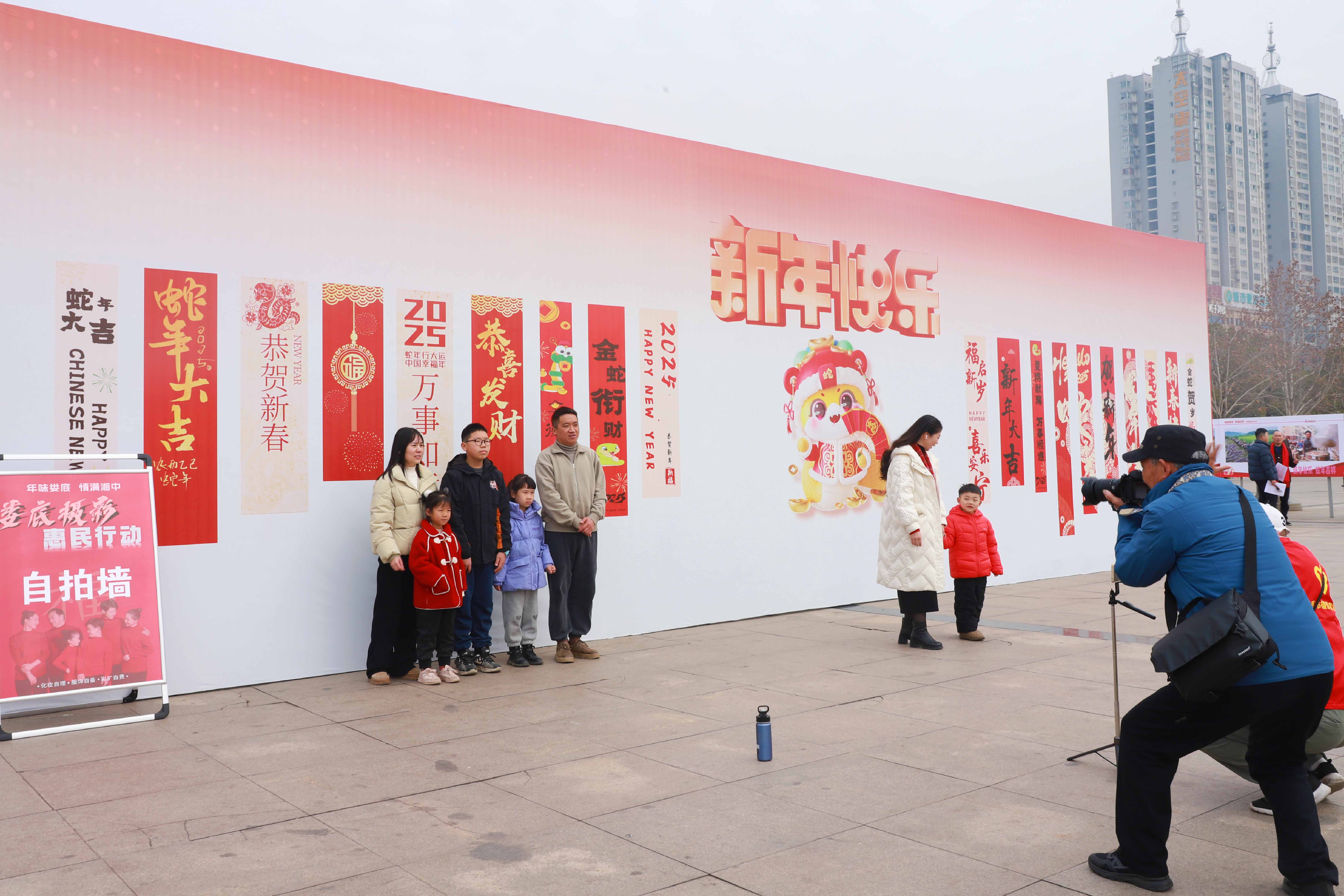 春节的全家福不仅是一张照片，更是一份记录家庭温暖的仪式感。