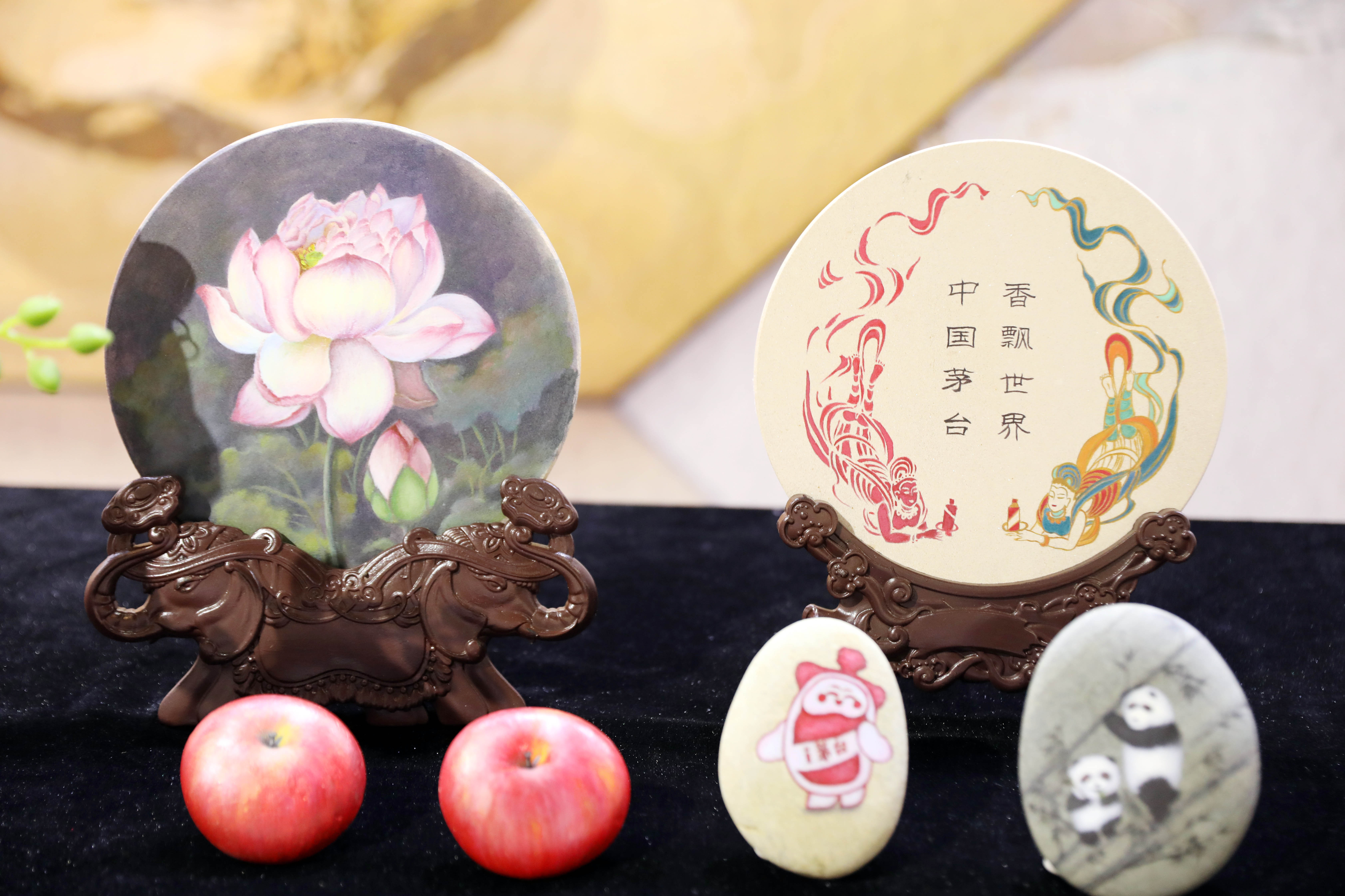 【湘中石画】区级非遗项目。以石为纸，化冷为暖，勾勒山水风情。