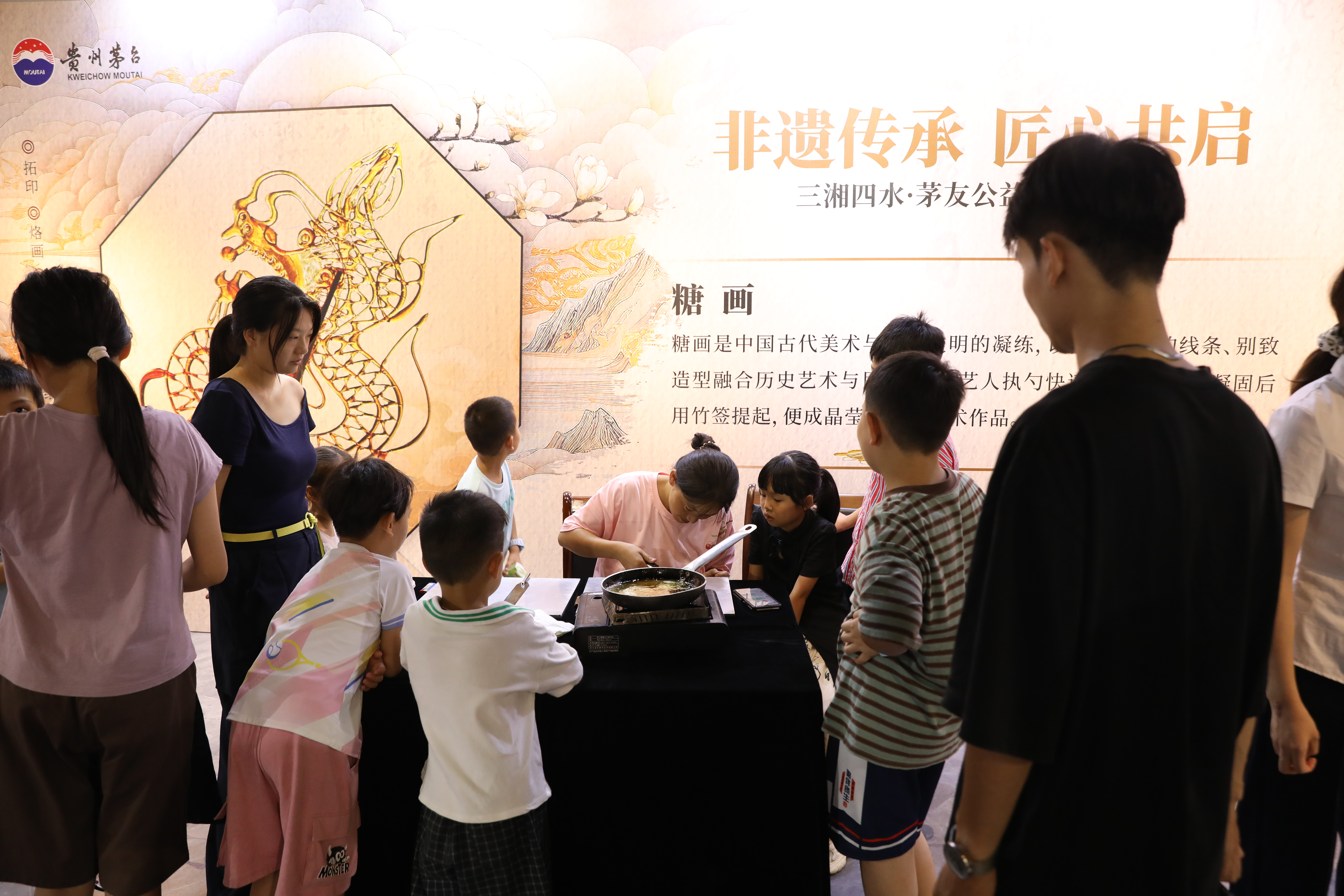 【糖画】区级非遗项目。以糖为墨，以勺为笔，绘出甜蜜童年记忆。