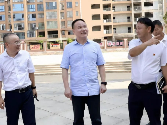李彦文到涟滨和大埠桥街道调研学校工作