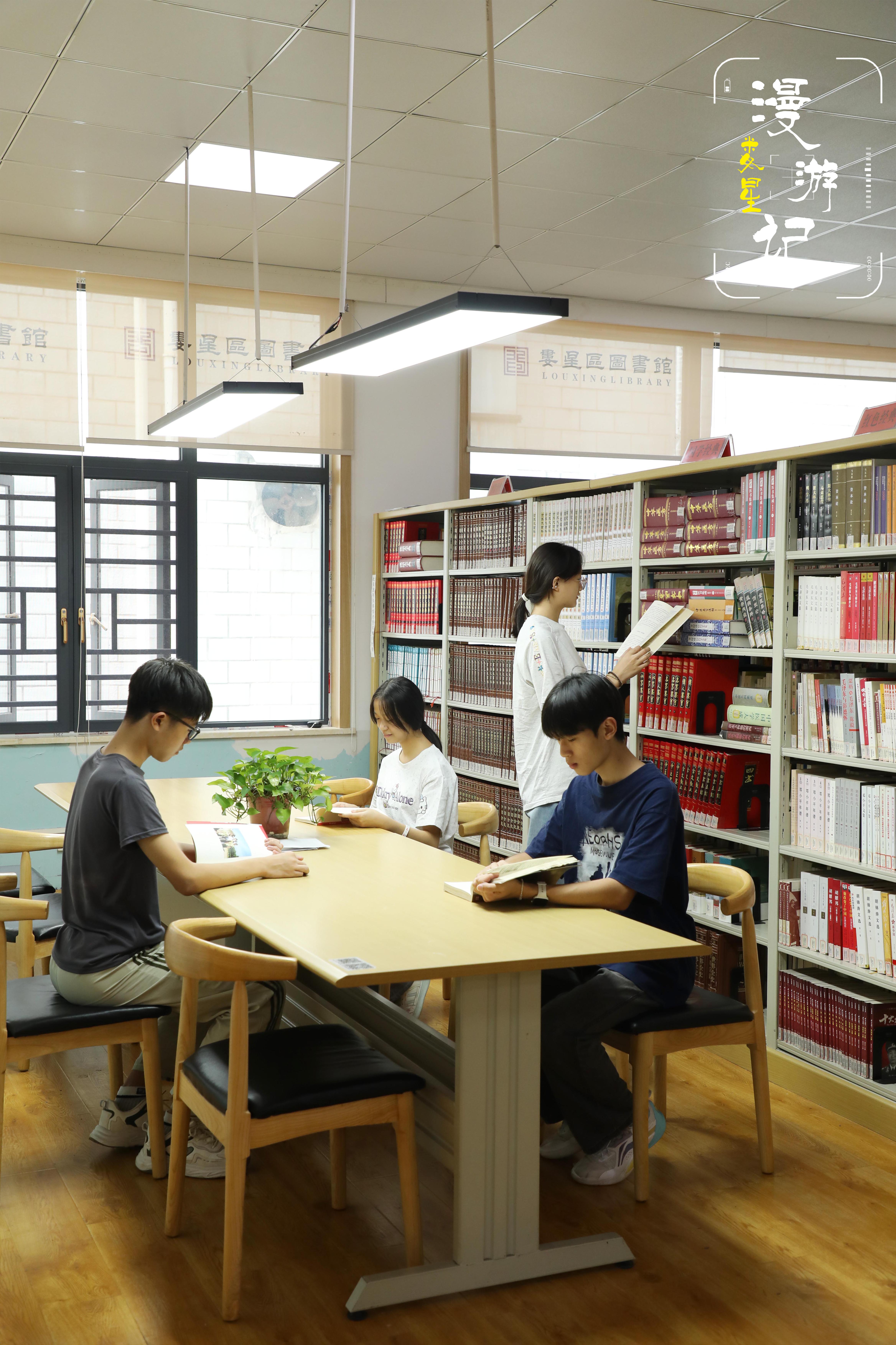 书架林立，书香漫溢，人们于此博览求索，于字里行间拓宽眼界。安静的方寸之地，承载全民阅读的温度，滋养一方人的精神心田。