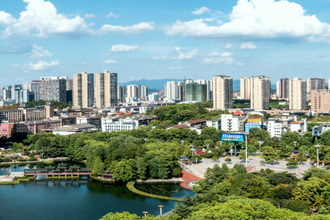 娄星区扎实开展“‘四稳’走基层 温暖小商户”行动