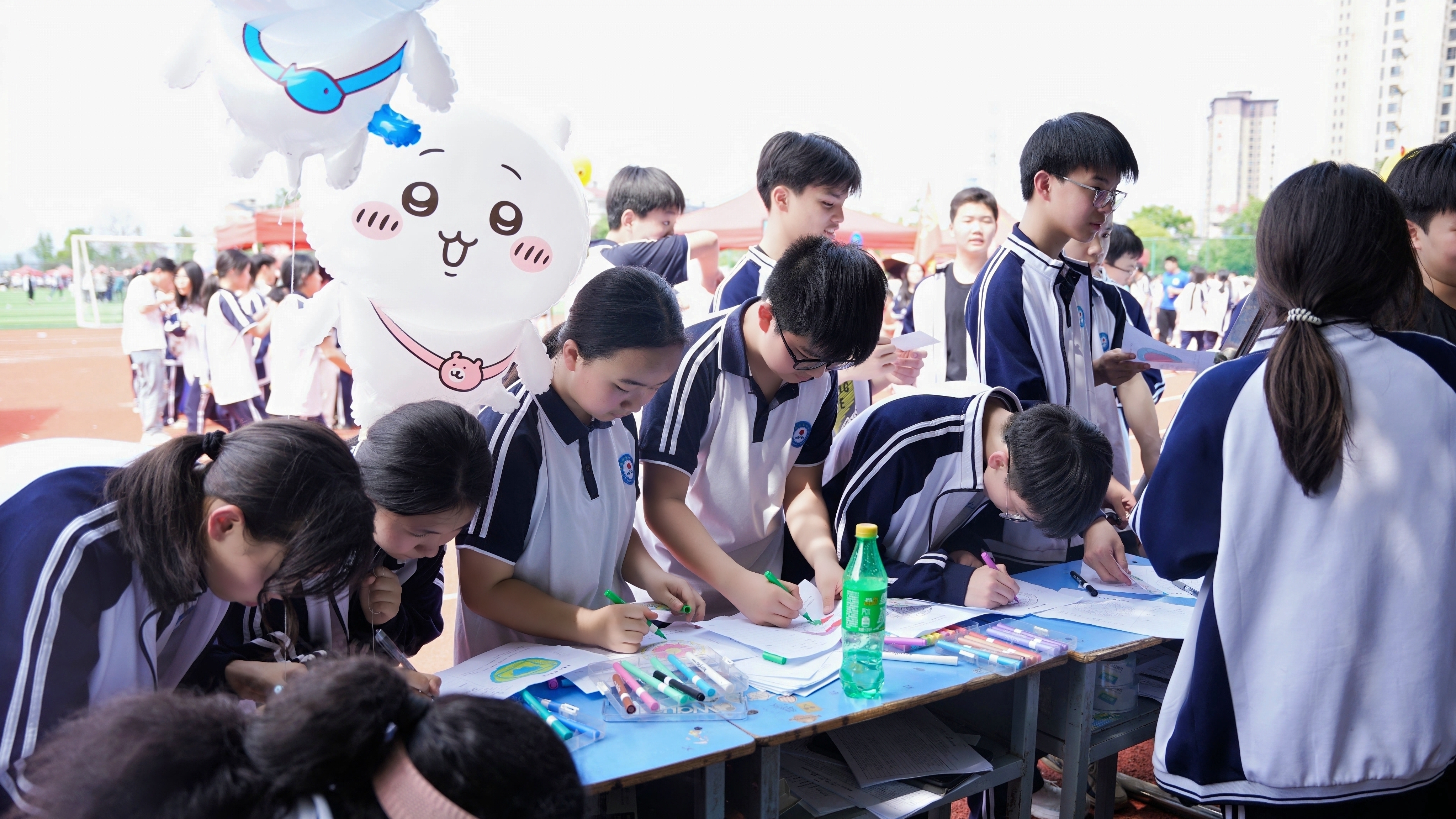 全体师生踊跃参与，用行动诠释爱与分享的意义。
