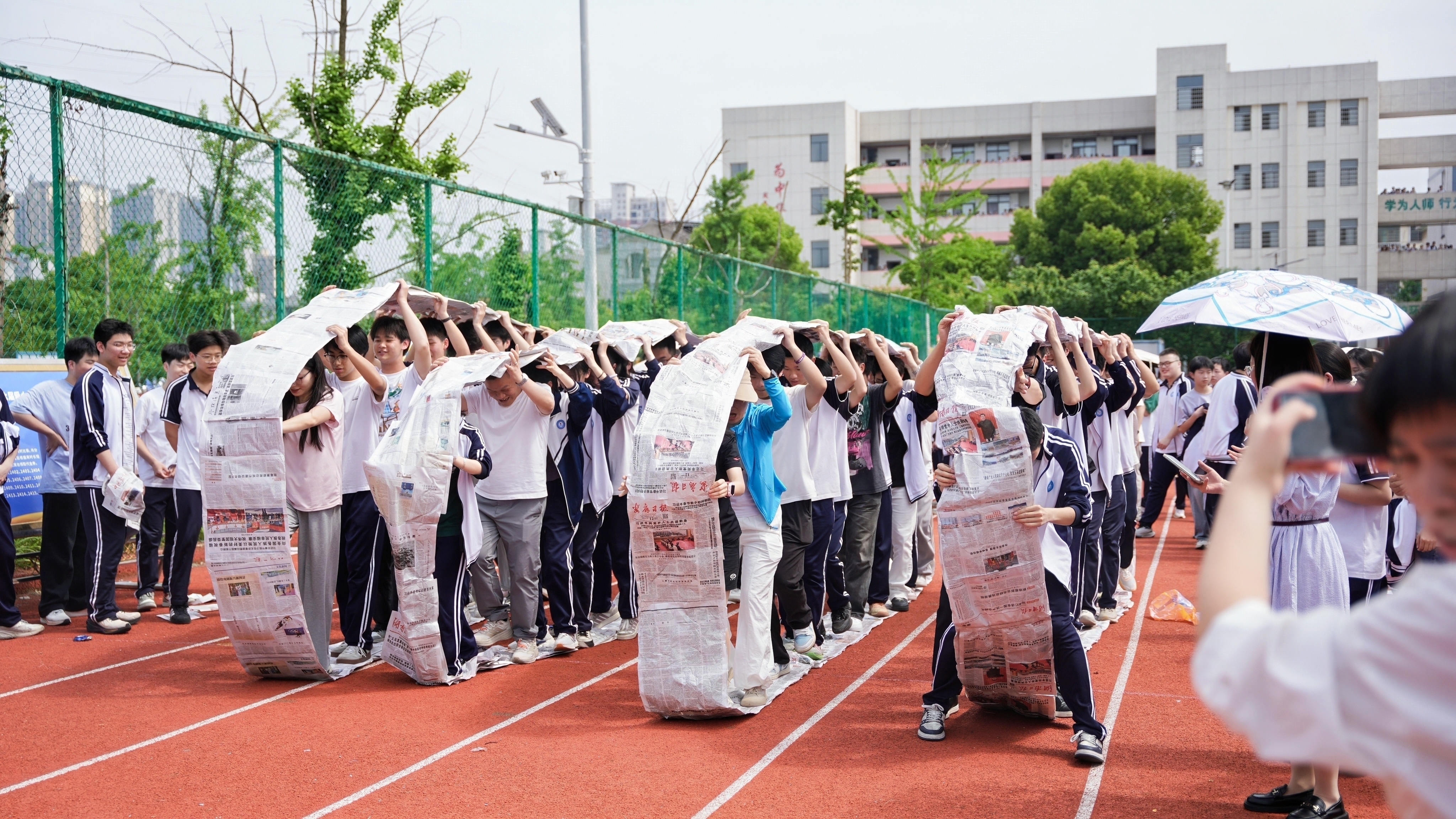 全体师生踊跃参与，用行动诠释爱与分享的意义。