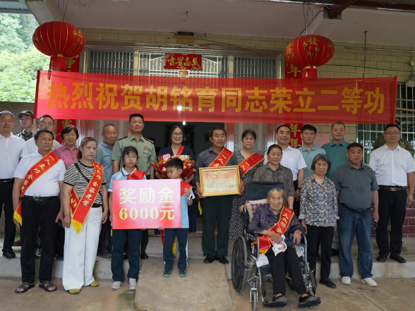 娄星区开展立功喜报上门送达活动