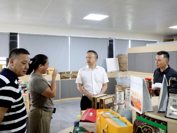 赖毅到杉山镇调研农文旅融合等重点工作